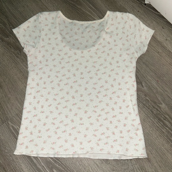 Brandy Melville Cream and Pink Floral Short Sleeve Top - Picture 3 of 3